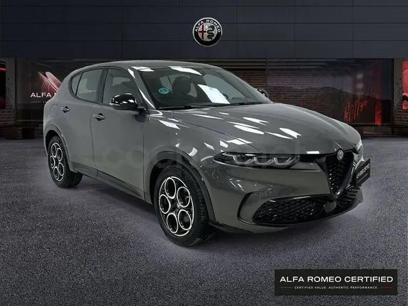 Usado Alfa Romeo Tonale Sprint 130 CV (95 kW) 2025 Gris / plata SUV