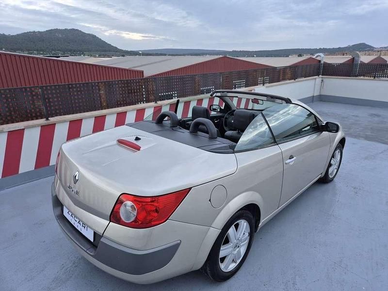 Usado Renault Mégane Cabriolet Dynamique 111 CV (81 kW) 2004 Beige Descapotable