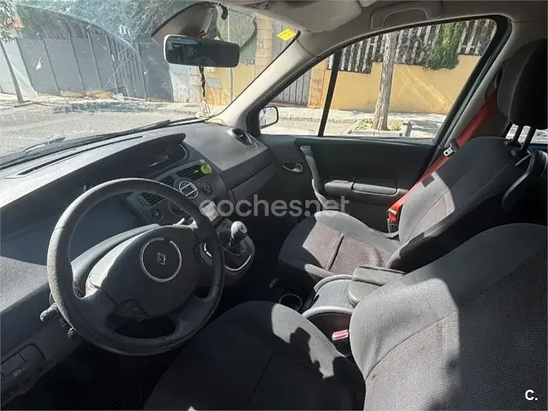 Usado Renault Scénic II 105 CV (77 kW) 2008 Gris / plata Monovolumen