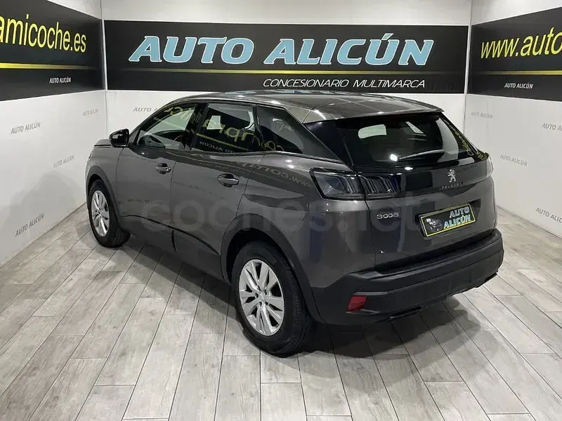 Usado Peugeot 3008 Active 130 CV (95 kW) 2021 Gris / plata SUV