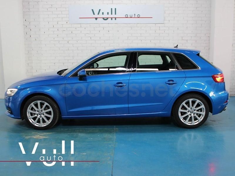 Usado Audi A3 Ambiente 150 CV (110 kW) 2019 Azul Berlina