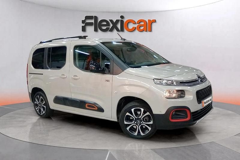 Usado Citroën Berlingo Feel 131 CV (96 kW) 2020 Violeta Monovolumen