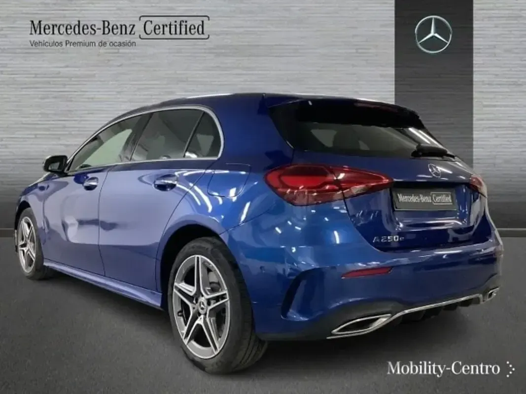 Usado Mercedes A250 163 CV (119 kW) 2025 Azul espectra