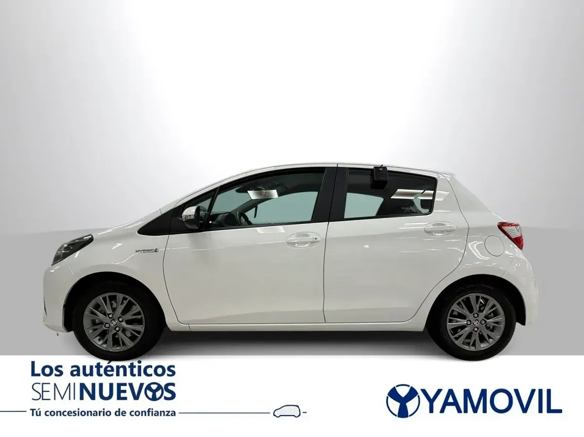 Usado Toyota Yaris Hybrid Active 100 CV (73 kW) 2019 Blanco