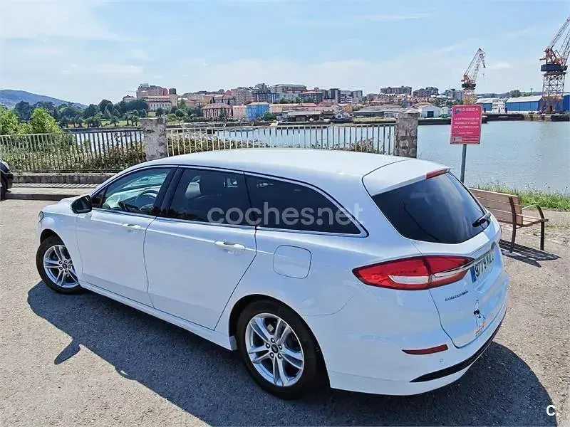Usado Ford Mondeo Titanium 150 CV (110 kW) 2019 Blanco Familiar