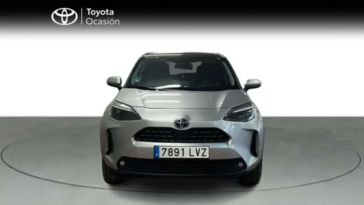 Usado Toyota Yaris Cross Plus 116 CV (85 kW) 2022 Gris SUV