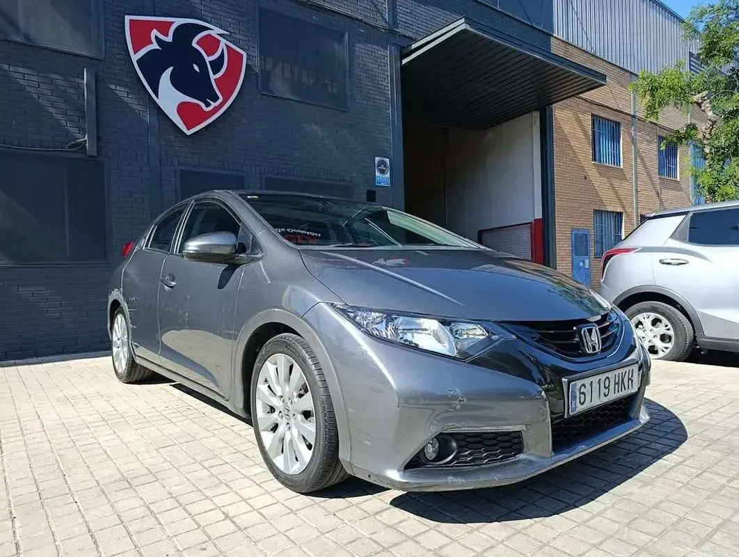 Usado Honda Civic Executive 142 CV (104 kW) 2012 Gris Utilitario