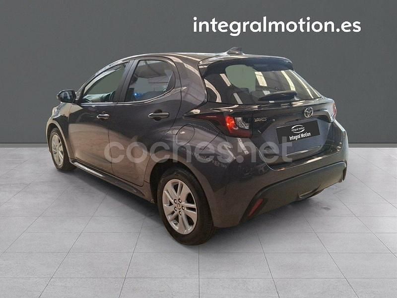 Usado Toyota Yaris Edition 125 CV (91 kW) 2024 Gris Berlina