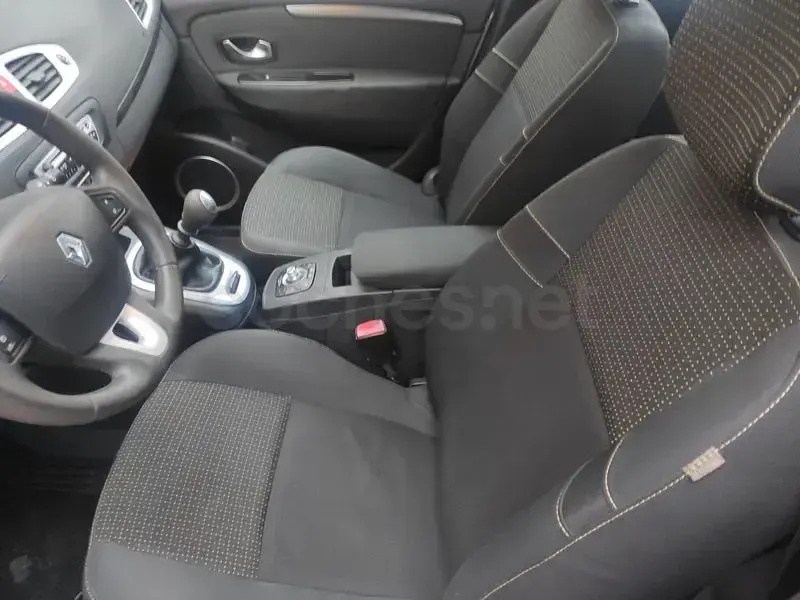 Usado Renault Scénic Expression 105 CV (77 kW) 2009 Gris / plata Monovolumen