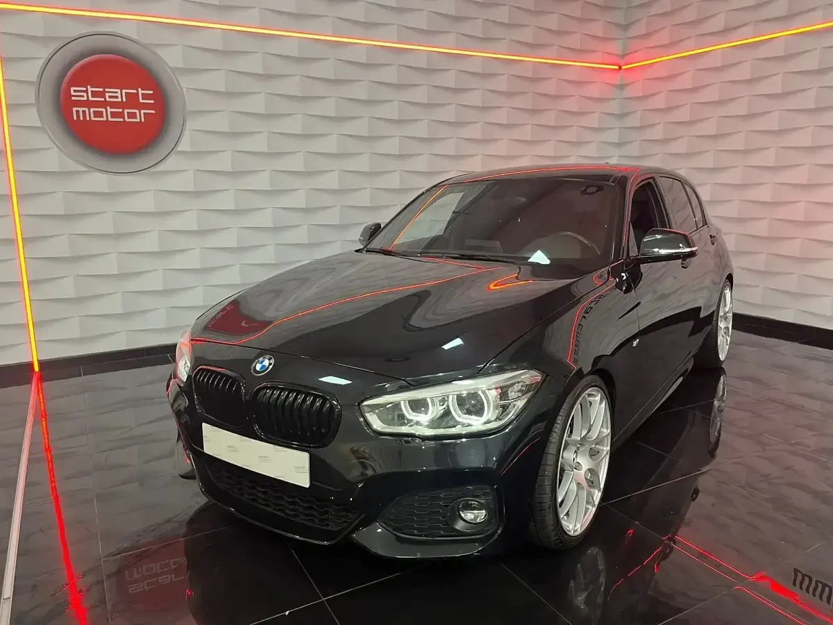 Usado BMW 118 150 CV (110 kW) 2017 Negro Utilitario