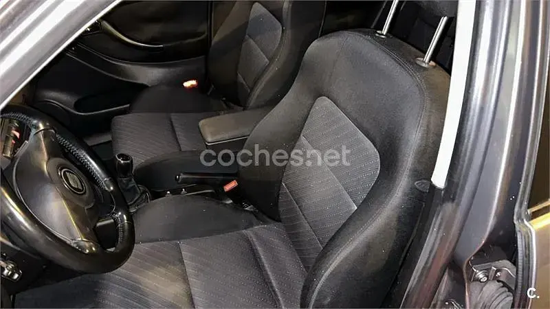 Usado Seat Leon Stella 110 CV (80 kW) 2003 Gris / plata Utilitario