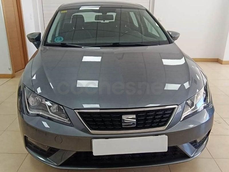 Usado Seat Leon Style 115 CV (84 kW) 2018 Gris / plata Berlina