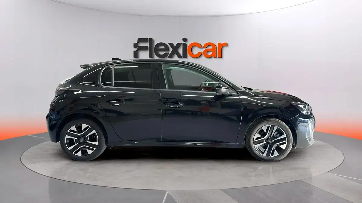 Usado Peugeot 208 Allure 101 CV (74 kW) 2025 Negro Utilitario