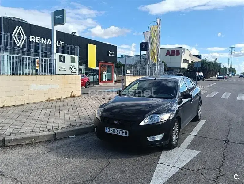 Usado Ford Mondeo Ghia 140 CV (102 kW) 2007 Negro Berlina