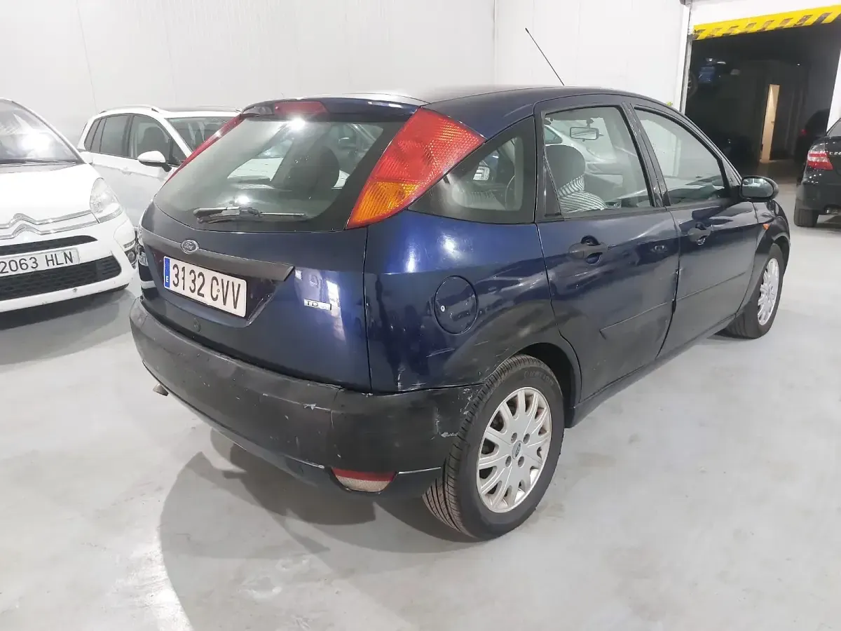 Usado Ford Focus Trend 115 CV (84 kW) 2004 Azul