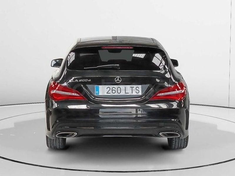 Usado Mercedes CLA200 Shooting Brake 136 CV (100 kW) 2018 Negro Familiar