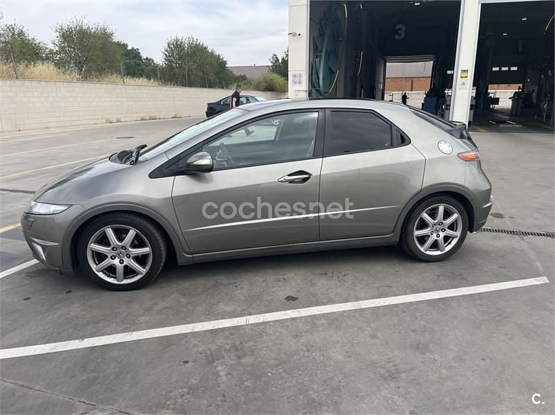 Usado Honda Civic Executive 140 CV (102 kW) 2007 Gris / plata Berlina