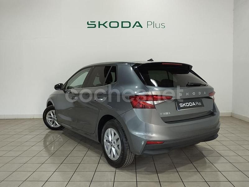 Usado Skoda Fabia Selection 95 CV (69 kW) 2025 Gris Berlina