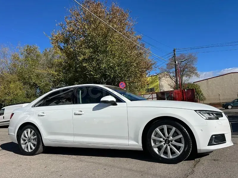 Usado Audi A4 Design 272 CV (200 kW) 2017 Blanco Berlina