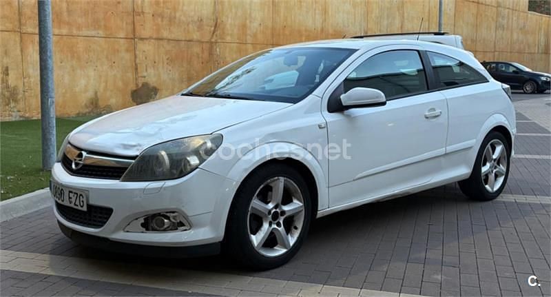 Blanco Usado 2008 Opel Astra GTC Sport Berlina | 2650 € (Buen precio) - Imagen 1/4