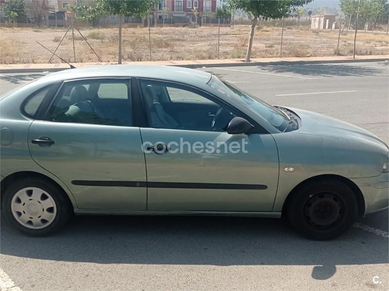 Usado Seat Cordoba Stella 64 CV (47 kW) 2004 Gris / plata Berlina