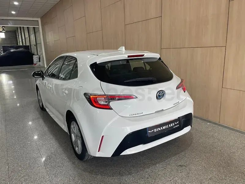 Usado Toyota Corolla Active 122 CV (89 kW) 2021 Blanco Berlina