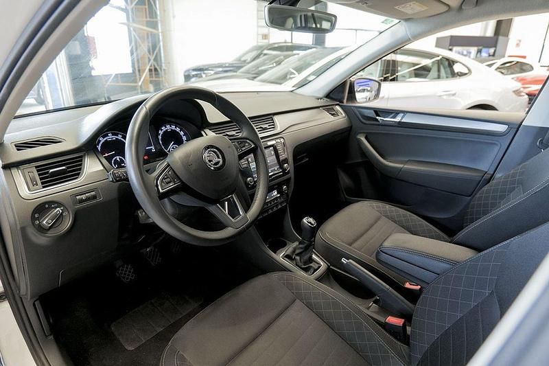 Usado Skoda Rapid Style 110 CV (80 kW) 2018 Blanco Utilitario