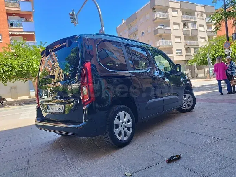Usado Opel Combo Life Edition+ 102 CV (75 kW) 2021 Negro Monovolumen