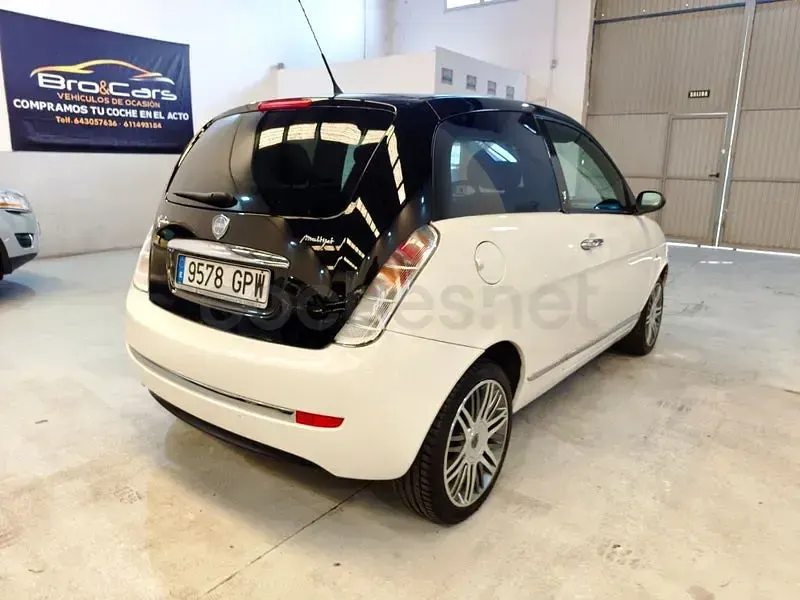 Usado Lancia Ypsilon 75 CV (55 kW) 2009 Blanco Utilitario