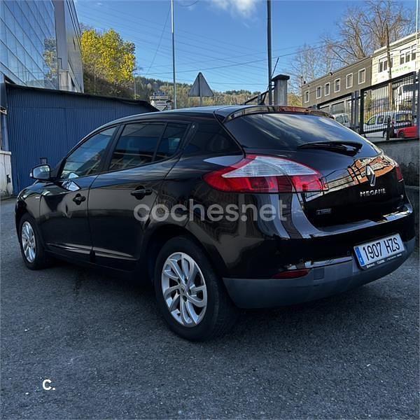 Usado Renault Mégane Expression 115 CV (84 kW) 2014 Negro Berlina