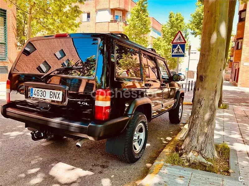 Usado Jeep Cherokee 185 CV (136 kW) 1998 Negro SUV