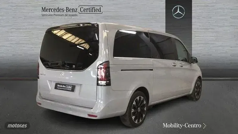 Usado Mercedes V250 Avantgarde 2024 Gris Monovolumen