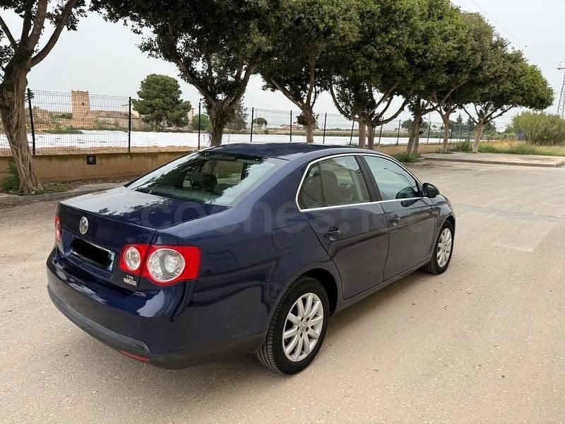 Begagnad VW Jetta Advance 105 HK (77 kW) 2007 Blå Sedan