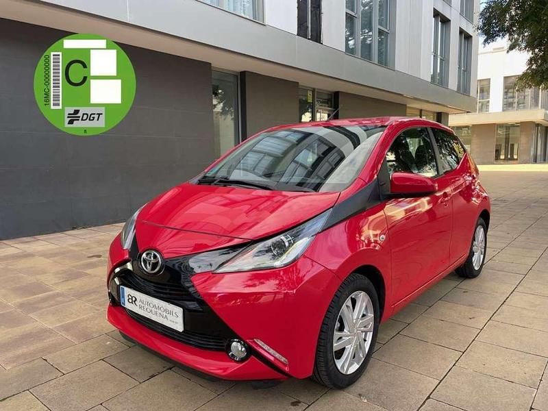 Rojo Usado 2016 Toyota Aygo X-play Utilitario | 8850 € (Buen precio) - Imagen 1/4