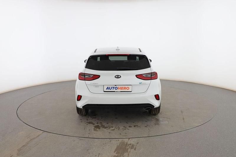 Usado Kia Ceed 136 CV (100 kW) 2021 Blanco Utilitario