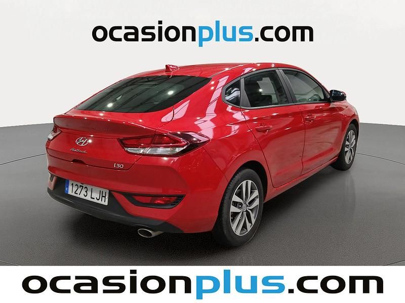 Usado Hyundai i30 120 CV (88 kW) 2020 Rojo Berlina