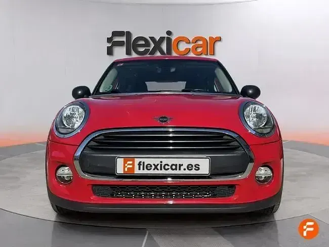 Usado Mini ONE 102 CV (75 kW) 2018 Rojo Utilitario
