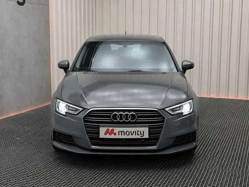 Usado Audi A3 116 CV (85 kW) 2020 Gris / plata Berlina