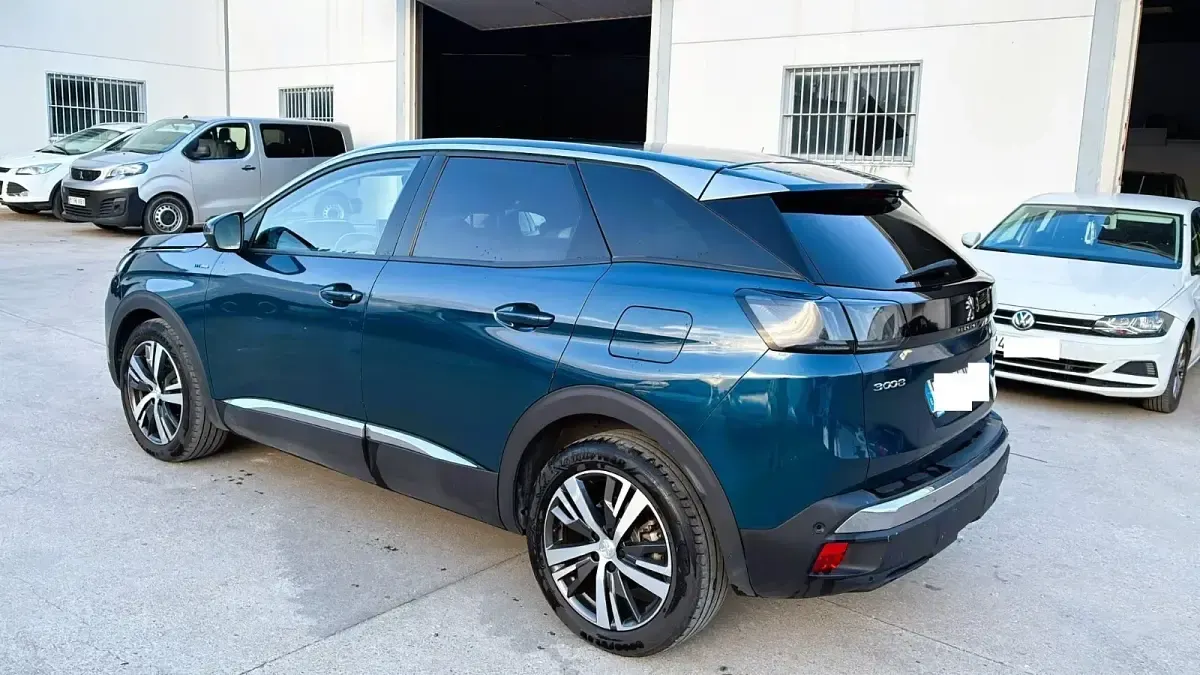 Usado Peugeot 3008 Allure 225 CV (165 kW) 2022 Azul SUV