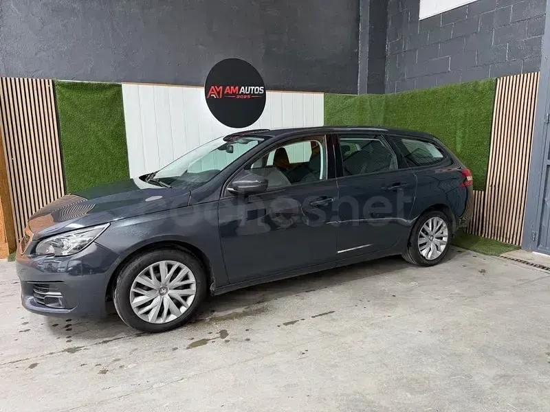 Usado Peugeot 308 SW Business-Line 131 CV (96 kW) 2019 Gris / plata Familiar