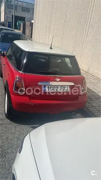 Usado Mini Cooper D 110 CV (80 kW) 2007 Rojo Utilitario
