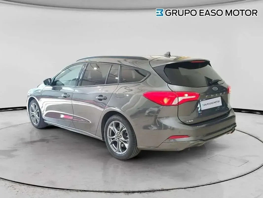Usado Ford Focus ST-Line 125 CV (91 kW) 2019 Gris Utilitario