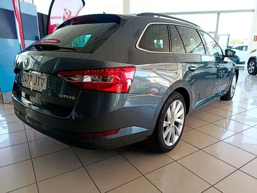 Usado Skoda Superb 150 CV (110 kW) 2016 Gris Familiar