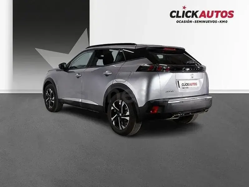 Usado Peugeot 2008 Allure 100 CV (73 kW) 2022 Gris / plata SUV