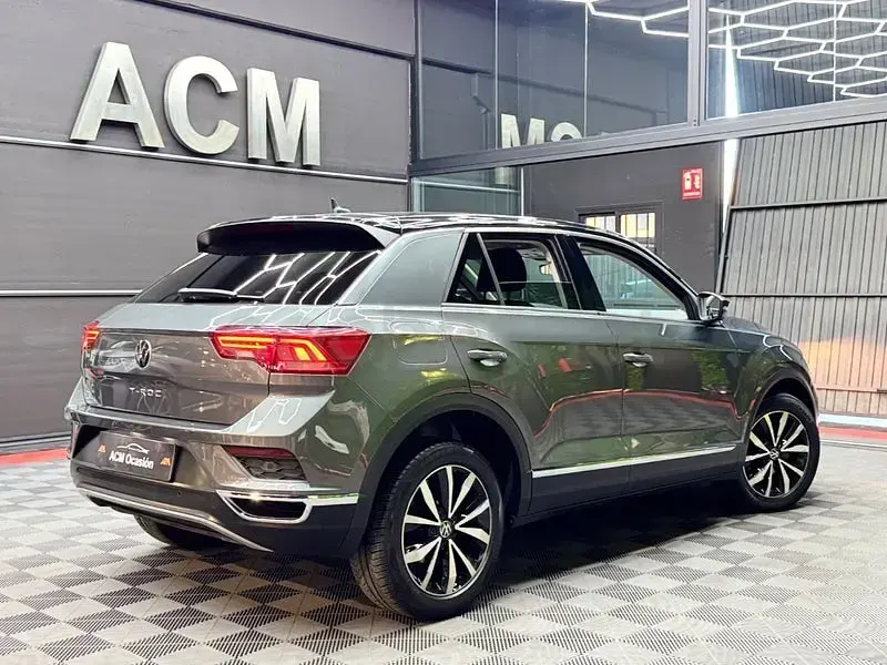 Usado VW T-Roc Sportline 150 CV (110 kW) 2022 Gris / plata SUV