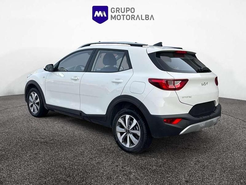 Usado Kia Stonic 79 CV (58 kW) 2024 Blanco SUV