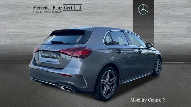 Usado Mercedes A180 AMG line 116 CV (85 kW) 2024 Gris montaña Utilitario