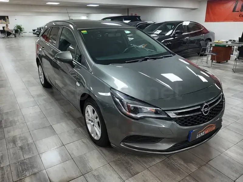 Usado Opel Astra Business 110 CV (80 kW) 2017 Beige Familiar
