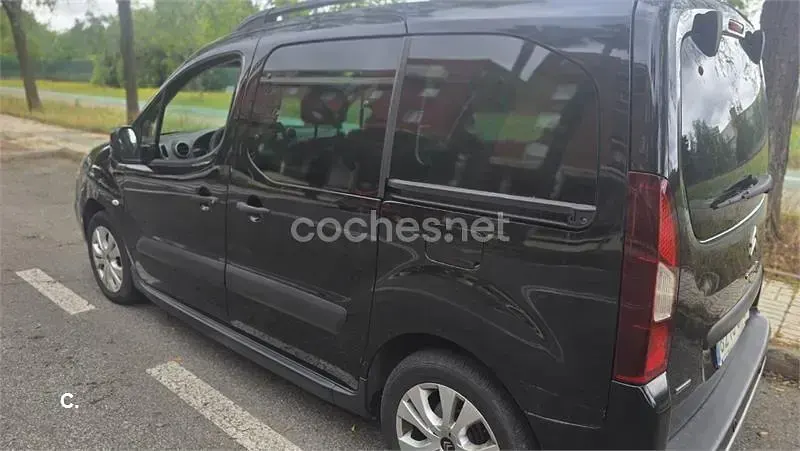 Usado Citroën Berlingo Feel 120 CV (88 kW) 2015 Negro Monovolumen