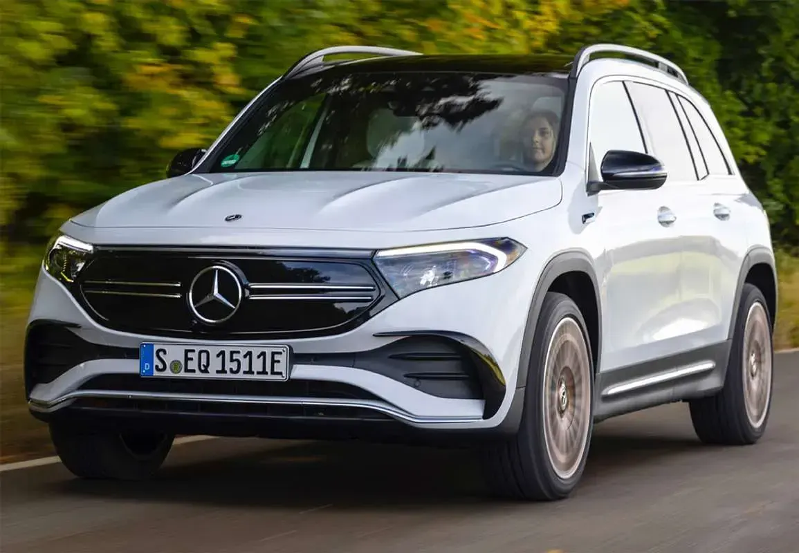 Usado Mercedes EQB300 167 kW (228 CV) 2022 Gris SUV